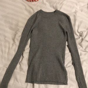 Grey skin-tight shirt